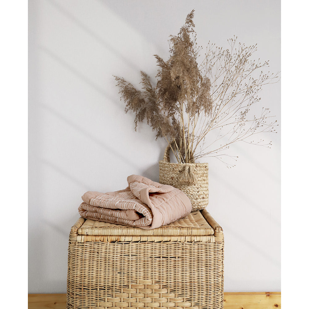 Designed in a very good quality of washed cotton, this mat is OEKO-TEX certified, guaranteeing the consumer the absence of toxic products for the body and the environment.