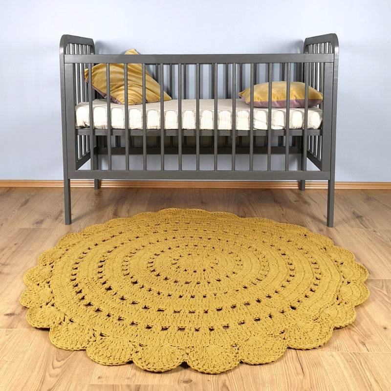 Alma is a 100% pure cotton rug and is easy to clean: it can be machine washed. Cotton is an easy to maintain material that will make your life easier.