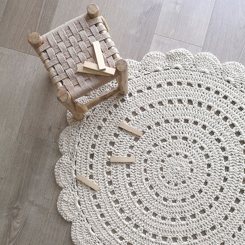 Alma is a 100% pure cotton rug and is easy to clean: it can be machine washed. Cotton is an easy to maintain material that will make your life easier.