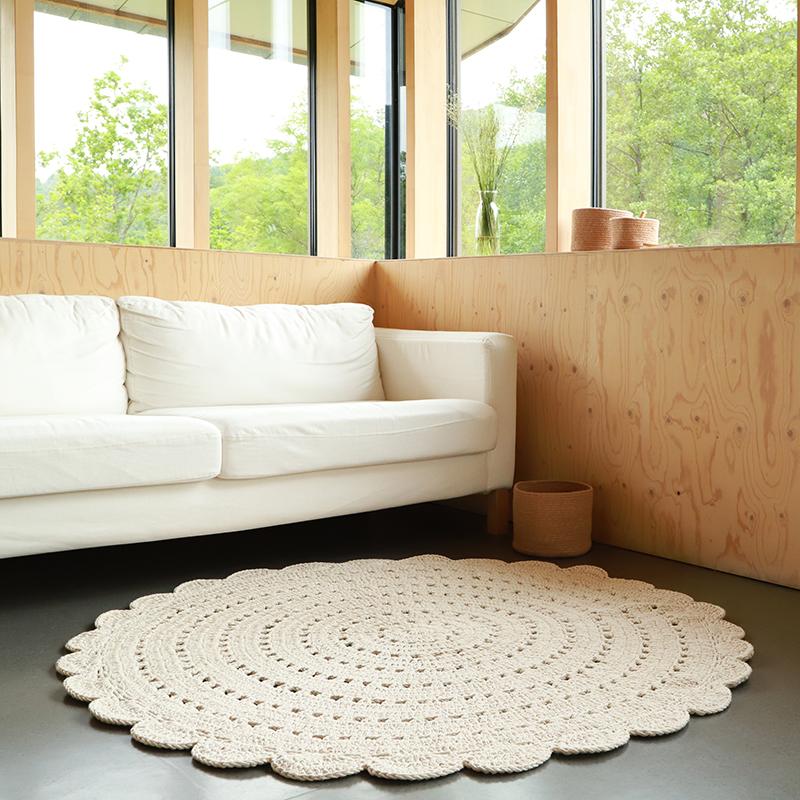 Alma is a 100% pure cotton rug and is easy to clean: it can be machine washed. Cotton is an easy to maintain material that will make your life easier.