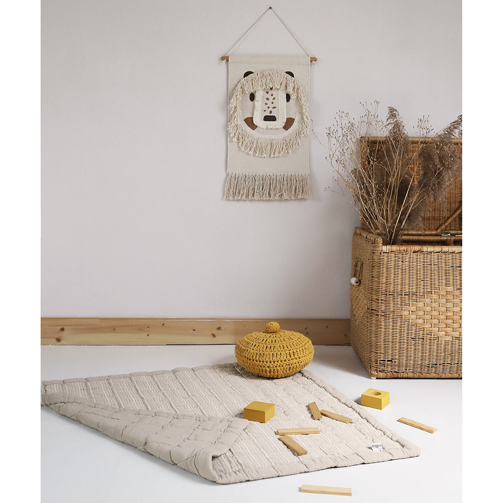 Anna is made in Portugual, in a family factory. Our partner is specialized in weaving and confection, which guarantees us a quality without compromise.