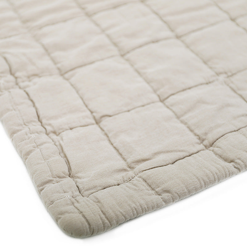 The Anna rest mat is ideal for parents but it is also an original and practical gift idea.