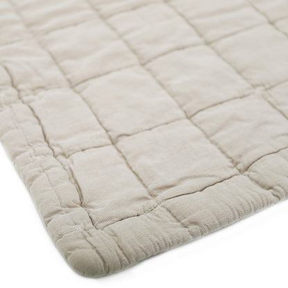 The Anna rest mat is ideal for parents but it is also an original and practical gift idea.