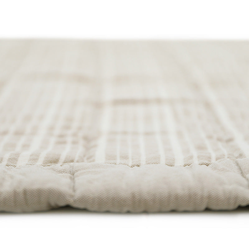 Designed in a very good quality of washed cotton, this mat is OEKO-TEX certified, guaranteeing the consumer the absence of toxic products for the body and the environment.