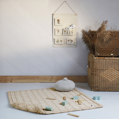 Anna can be used as a play mat so that your child can have fun comfortably in his room or outdoors.