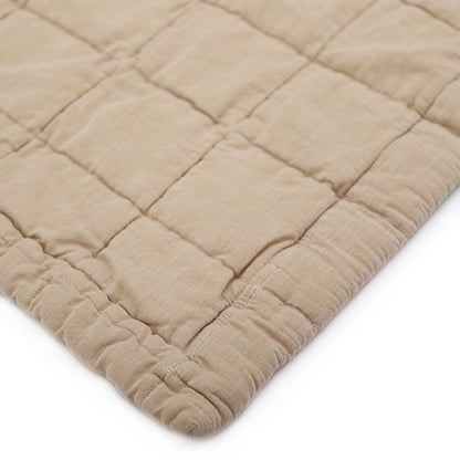 Anna is made in Portugual, in a family factory. Our partner is specialized in weaving and confection, which guarantees us a quality without compromise.