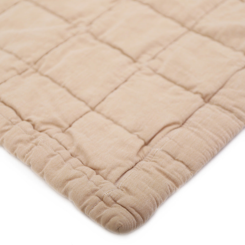 Its fabric is 100% cotton, which allows it to be easily maintained. It can be machine washable without the risk of shrinkage.