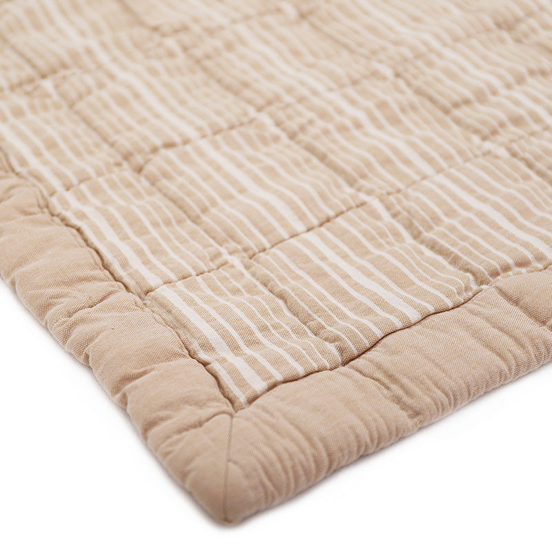 The Anna rest mat is ideal for parents but it is also an original and practical gift idea.