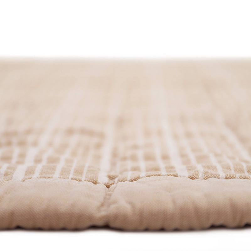 Anna is made in Portugual, in a family factory. Our partner is specialized in weaving and confection, which guarantees us a quality without compromise.