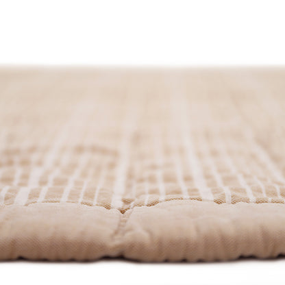 Anna is made in Portugual, in a family factory. Our partner is specialized in weaving and confection, which guarantees us a quality without compromise.