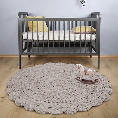 Alma is a 100% pure cotton rug and is easy to clean: it can be machine washed. Cotton is an easy to maintain material that will make your life easier.